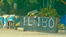 ఏంటీ లీటర్ కొబ్బరి నీళ్లు రూ.180 హా వైరల్ అవుతున్న 'బ్లాక్ బోర్డ్