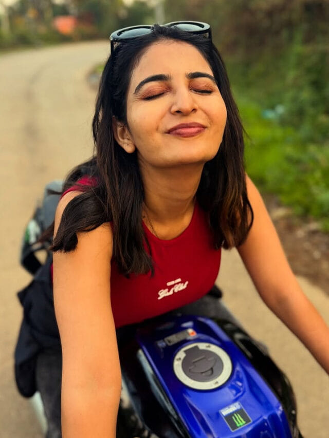 అబ్బో అందంతో ఆగం చేస్తున్న తెలుగు బ్యూటీ.. కుర్రకారు తట్టుకోవడం కష్టమే..