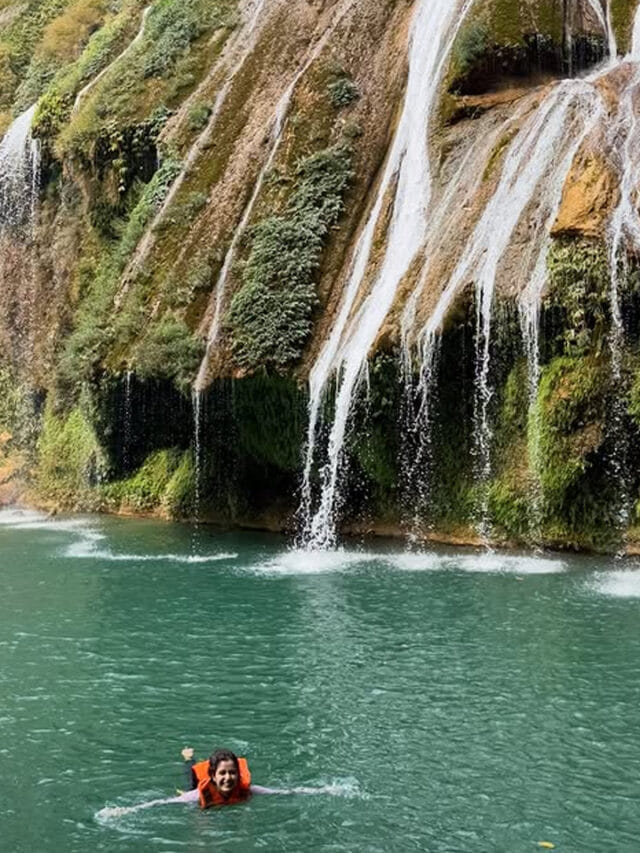 జలపాతాల్లో జలకన్యలా.. ఈ బ్యూటీని గుర్తు పట్టారా.. గురూ!