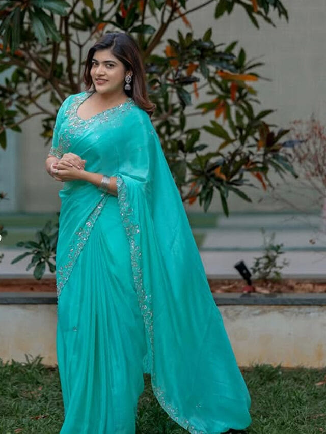 చీరలో అందాల విందు.. బిగ్ బాస్ బ్యూటీ క్యూట్ ఫొటోస్!