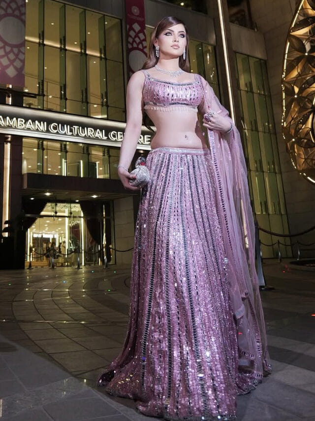 బొమ్మ అనుకుంటే పొరపాటే గురూ.. ఈ బ్యూటీ క్రేజీ హీరోయిన్!