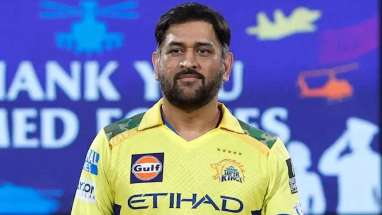 ప్రస్తుతం చెన్నై సూపర్ కింగ్స్ ఆడిన ఏడు మ్యాచ్‌ల్లో మూడింటిలో గెలిచి, పాయింట్ల పట్టికలో ఐదో స్థానంలో ఉంది. ప్రారంభంలో తడబడినప్పటికీ, రుతురాజ్ గైక్వాడ్ నాయకత్వంలో జట్టు మళ్ళీ గాడిలో పడింది. ముంబైని వారి సొంత గడ్డపైనే 103 పరుగుల తేడాతో ఓడించడం జట్టులో కొత్త ఉత్సాహాన్ని నింపింది. ధోనీ ఎప్పుడు తిరిగి వస్తాడా అని కోట్లాది మంది అభిమానులు వేయి కళ్ళతో ఎదురుచూస్తున్నారు. బహుశా ప్లే ఆఫ్ సమీపించే సమయానికి ధోనీ నేరుగా బరిలోకి దిగే అవకాశం ఉందని విశ్లేషకులు భావిస్తున్నారు.