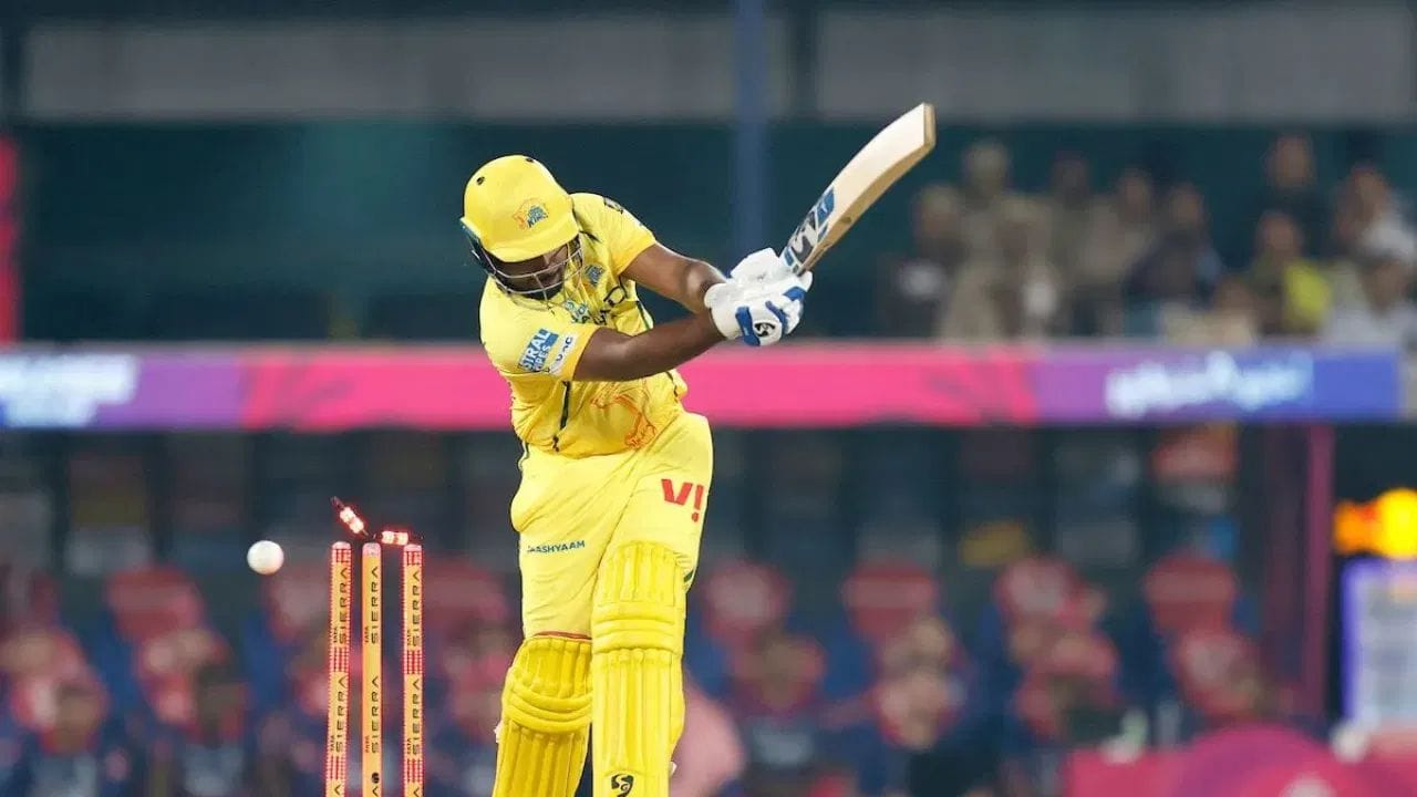 సంజు సామ్సన్ వికెట్ త్వరగా పడిపోయినప్పటికీ, కెప్టెన్ రుతురాజ్, యువ బ్యాట్స్‌మెన్ ఆయుష్ మహాత్రేల భాగస్వామ్యం జట్టును కాపాడింది. వీరిద్దరి భాగస్వామ్యంతో సీఎస్‌కే కేవలం 10 ఓవర్లలోనే 100 పరుగులు సాధించింది.