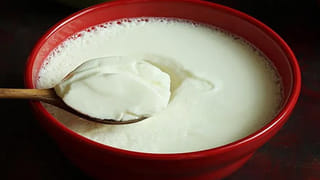 ఆమె బైక్ ఇంట్లో ఉన్నా ట్రాఫిక్ చలాన్లు పడుతున్నాయ్.. ఏంటా అని ఆరా తీయగా..