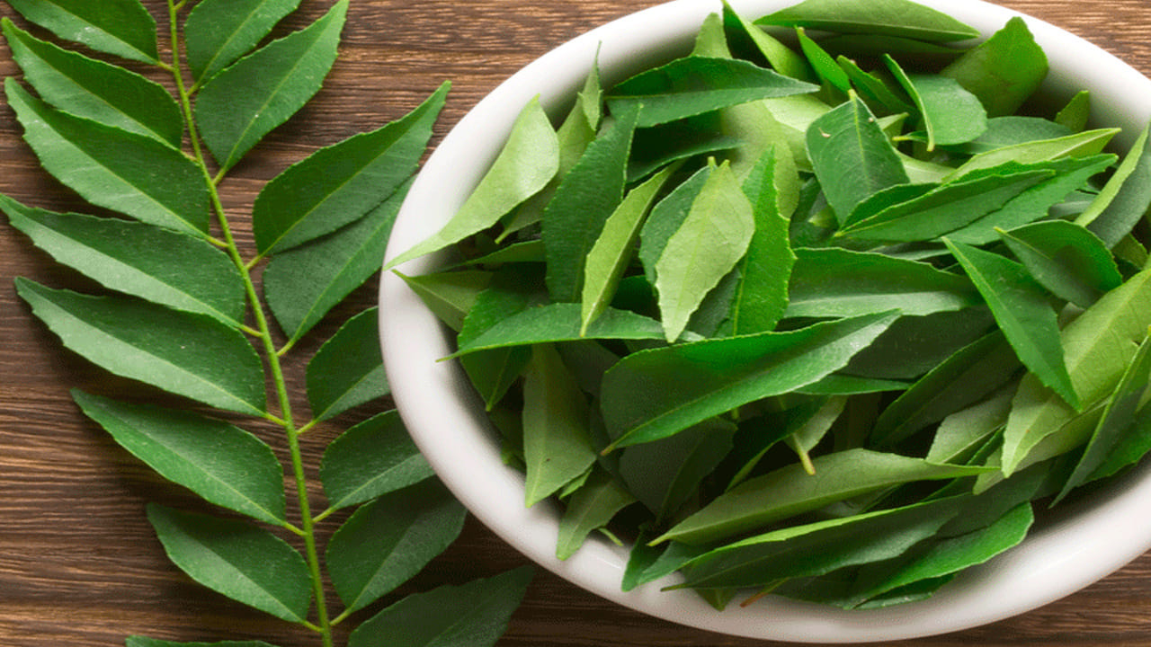 Curry Leaves: కరివేపాకు సుగుణాల పట్టుగొమ్మే.. కానీ వీరికి మాత్రం విషంతో సమానం
