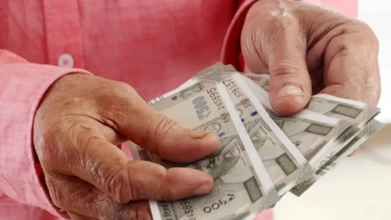 Central Government: ఉద్యోగులకు కేంద్రం అదిరిపోయే న్యూస్.. డీఏ పెంపుపై కీలక ప్రకటన