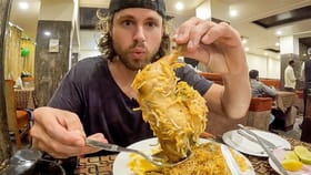 టేస్ట్ నచ్చితే మాత్రం తినడానికి ఫ్లైట్‌లో వచ్చేస్తారా?