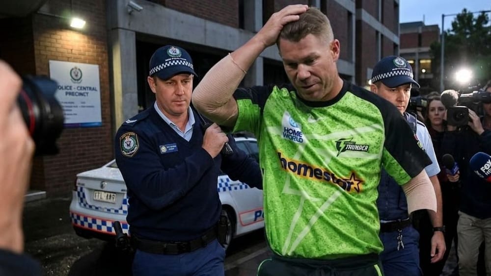 David Warner Arrested: ఆపని చేస్తూ అడ్డంగా బుక్కైన డేవిడ్ వార్నర్.. అరెస్ట్ చేసిన పోలీసులు