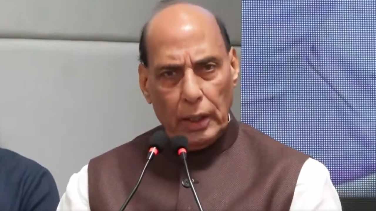 యుద్ధం సాకుగా పాకిస్తాన్ భారత్‌పై నీచమైన చర్యకు పాల్పడుతోందిః రక్షణ మంత్రి రాజ్‌నాథ్ సింగ్