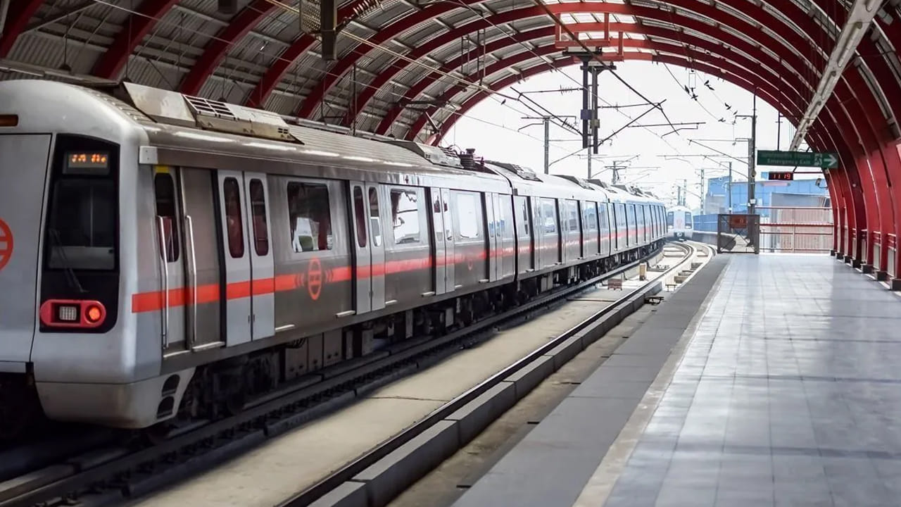 Metro Action: ఇక మెట్రోలో ఇలా చేస్తే రూ.5000 జరిమానా.. చట్టంలో మార్పు!