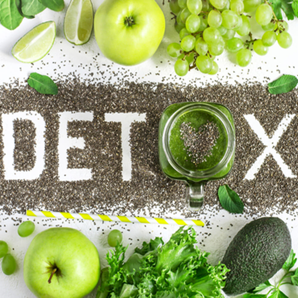 అయితే, ఆధునిక జీవనశైలిలో మార్పులు, బయటి ఆహారం ఎక్కువగా తీసుకోవడం, ధూమపానం, మద్యపానం వంటి అలవాట్ల కారణంగా ఈ సహజ డీటాక్సిఫికేషన్ ప్రక్రియకు ఆటంకం ఏర్పడుతుంది. అటువంటి పరిస్థితులలో, శరీరం అదనపు డీటాక్సిఫికేషన్ చికిత్సలు కోరుతుంది. ఈ చికిత్సలలో పంచకర్మ ట్రీట్‌మెంట్‌లు, ఉపవాస థెరపీలు, మసాజ్‌లు, స్వేదన, బస్తి, బేర్‌ఫుట్ వాకింగ్, ఎనిమాలు, కోలన్ హైడ్రోథెరపీలు వంటివి ఉంటాయి.
