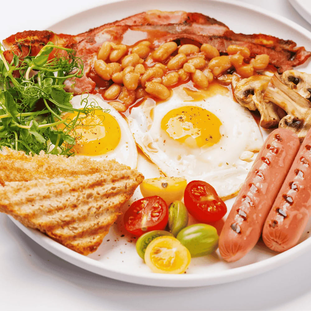 ఉదయం అల్పాహారం: మొలకలు తీసుకోవడం ఉత్తమం. మొలకలు తినడానికి అరగంట ముందు: ఒక గ్లాసు పుదీనా, కొత్తిమీర, తులసి ఆకు జ్యూస్‌లో అర చెంచా లేదా ఒక చెంచా తేనె, నిమ్మరసం కలిపి తాగాలి. పుదీనా, కొత్తిమీర ఎక్కువగా, తులసి తక్కువగా ఉండాలి. ఇది ప్రకృతి సిద్ధమైన ఔషధం లాంటిదని పేర్కొనబడింది. మొలకలు సాధ్యం కాకపోతే, నూనెలో వేయించని ఇంటి టిఫిన్లు (ఇడ్లీ వంటివి) చేసుకోవచ్చు.