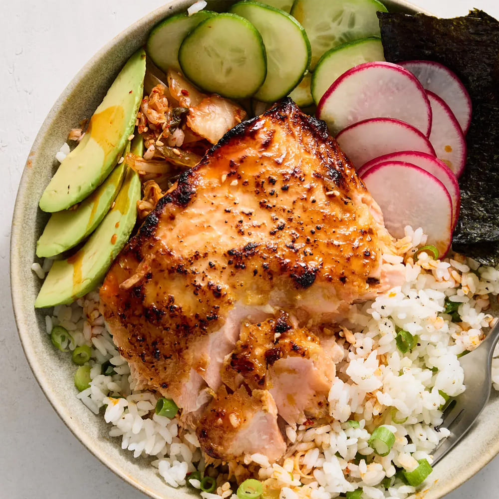 మధ్యాహ్న భోజనం: 50% కూర, 50% అన్నం నిష్పత్తిని పాటించాలి. అంటే, 100 గ్రాముల అన్నం తింటే 100 గ్రాముల కూర తీసుకోవాలి.  ఆకుకూరలు లేదా మీకు నచ్చిన కూరగాయలను ఎంపిక చేసుకోవచ్చు. ఉప్పు, కారం, నూనె వినియోగాన్ని ప్రస్తుత వాడకంలో సగానికి తగ్గించాలి. మాంసాహారం, వేపుడు కూరలు, నిల్వ పచ్చళ్లకు దూరంగా ఉండాలి.
