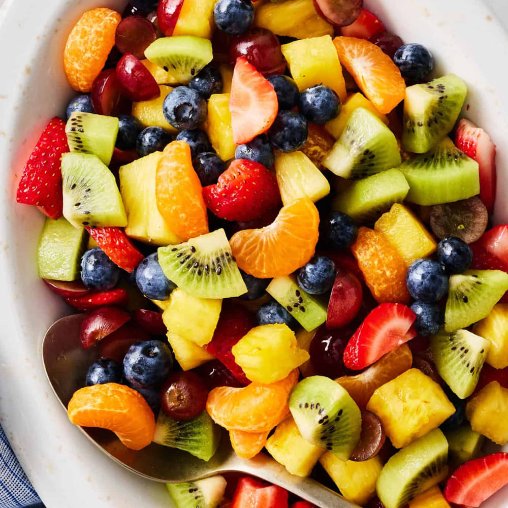 రాత్రి భోజనం:  రాత్రిపూట కేవలం పండ్లను మాత్రమే తీసుకోవాలి. జామ, బొప్పాయి, పుచ్చకాయ, కీరదోస, కర్బూజా వంటి నీటి శాతం, పీచు పదార్థం ఎక్కువగా ఉండే పండ్లను ఎంపిక చేసుకోవాలి. షుగర్ ఉన్నవారు పండ్లు తినకూడదనే అపోహను తొలగించి, పొట్ట నిండా పండ్లు తినడం వల్ల షుగర్ తగ్గడమే తప్ప పెరిగే అవకాశం లేదని తెలుపుతున్నారు