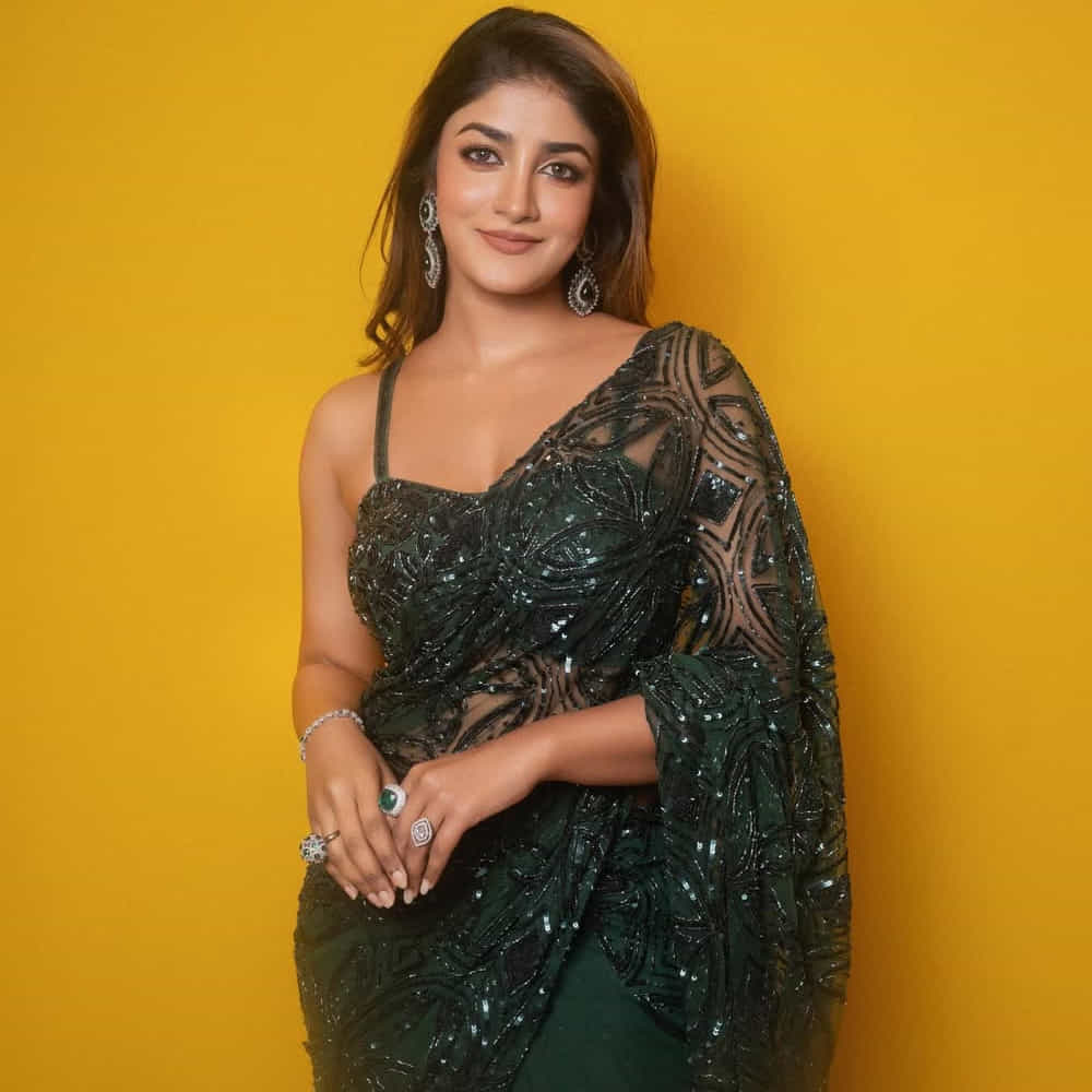 ఈ చిత్రంలో టాలీవుడ్ యంగ్ బ్యూటీ డింపల్ హయాతి ఒక కీలకమైన పాత్రలో నటించబోతున్నట్లు సమాచారం. అది కూడా సాదాసీదా పాత్ర కాదు, మెగాస్టార్‌ను ఢీకొట్టే పవర్‌ఫుల్ నెగటివ్ రోల్ అని తెలుస్తోంది. సాధారణంగా గ్లామరస్ పాత్రలకు పరిమితమయ్యే డింపుల్, ఈ సినిమాలో విలనిజం పండించబోతుండటం ఇప్పుడు సినీ వర్గాల్లో హాట్ టాపిక్ అయ్యింది. తన నటనతో, స్క్రీన్ ప్రెజెన్స్‌తో ఈ పాత్రకు ఆమె పూర్తి న్యాయం చేస్తుందని చిత్ర బృందం భావిస్తోంది.