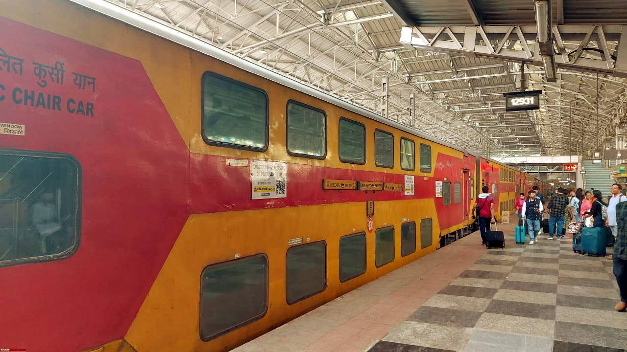 Double Decker: ప్రయాణంలో డబుల్ ధమాకా.. ఇండియాలో టాప్ 5 ఏసీ డబుల్ డెక్కర్ ట్రైన్స్.. ఒకసారి ఎక్కితే జీవితంలో మర్చిపోలేరు!