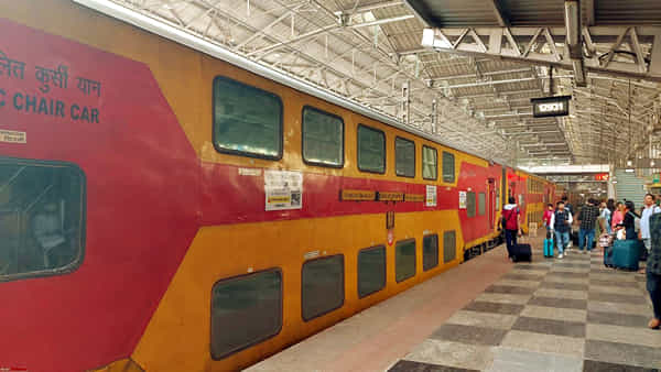 Double Decker: ప్రయాణంలో డబుల్ ధమాకా.. ఇండియాలో టాప్ 5 ఏసీ డబుల్ డెక్కర్ ట్రైన్స్.. ఒకసారి ఎక్కితే జీవితంలో మర్చిపోలేరు!