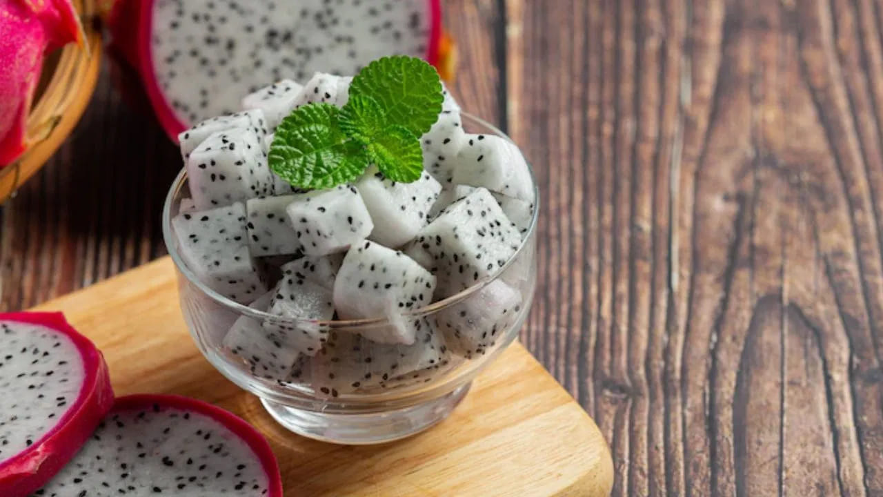 14 రోజుల మ్యాజిక్: నిపుణుల ప్రకారం.. డ్రాగన్ ఫ్రూట్‌ను ఆహారంలో భాగంగా చేసుకుంటే దశలవారీగా ఫలితాలు కనిపిస్తాయి.  మొదటి వారం చర్మంలో పొడిదనం తగ్గి, ముఖం తాజాగా కనిపిస్తుంది. 10వ రోజు నాటికి చర్మపు రంగు మెరుగుపడి, అలసట తగ్గుతుంది.14వ రోజుకు చర్మం తన సహజ కాంతిని, మృదుత్వాన్ని తిరిగి పొందుతుంది.
