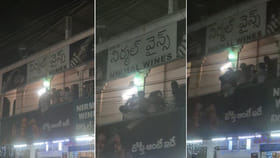 మద్యం మత్తులో యువకుడిని తలక్రిందులుగా వ్రేలాడదీసిన మందుబాబులు..