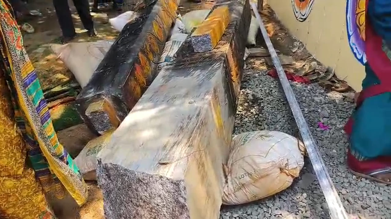 Khammam: ధ్వజస్తంభ ప్రతిష్టాపన చేస్తుండగా ఇలా అయింది ఏంటి..?