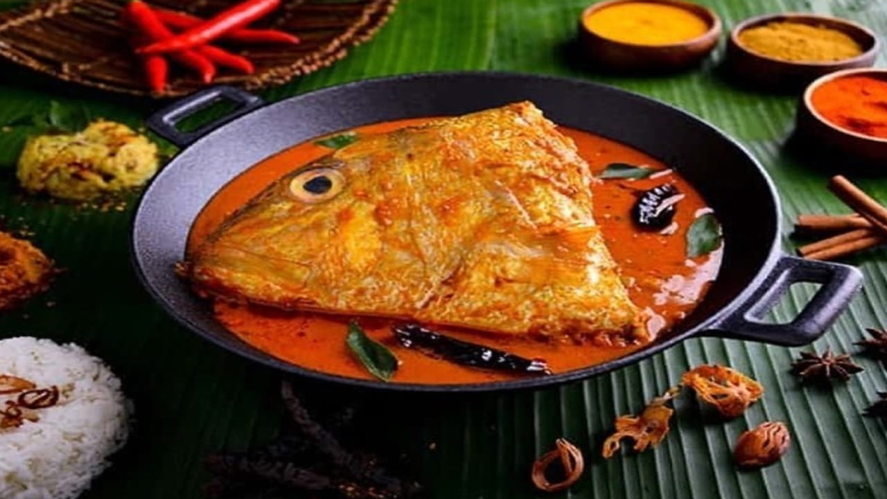 మెదడు శక్తిని పెంచుతుంది: చేప తలలో ఒమేగా-3 ఫ్యాటీ యాసిడ్లు (DHA & EPA) అధికంగా ఉంటాయి. ఇవి మెదడు కణాల అభివృద్ధికి, పనితీరుకు చాలా అవసరం. జ్ఞాపకశక్తిని పెంచడానికి, ఏకాగ్రతను మెరుగుపరచడానికి, ఒత్తిడిని తగ్గించడానికి ఇది ఎంతగానో ఉపయోగపడుతుంది.