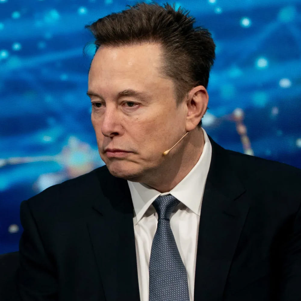 మొదటి నియమం: కేవలం బిజీగా ఉండటం కాకుండా, విలువైన పని చేయాలి. చాలా మంది రోజంతా మీటింగ్‌లు, కాల్స్, ఈమెయిల్‌లతో బిజీగా గడుపుతారు. వారికి తాము చాలా కష్టపడుతున్నామని అనిపిస్తుంది, కానీ వాస్తవానికి అది ఉత్పాదకమైన పని కాదు. "ఈ పని అవసరమా? దీన్ని మరింత మెరుగ్గా చేయగల మార్గం ఉందా?" అని ప్రశ్నించుకోవడం ద్వారా ధనవంతుల మైండ్ సెట్ విలువైన పనులపై దృష్టి సారిస్తుంది. బిజీగా ఉండటం విజయానికి సంకేతం కాదు, విలువ సృష్టించడమే ముఖ్యం.