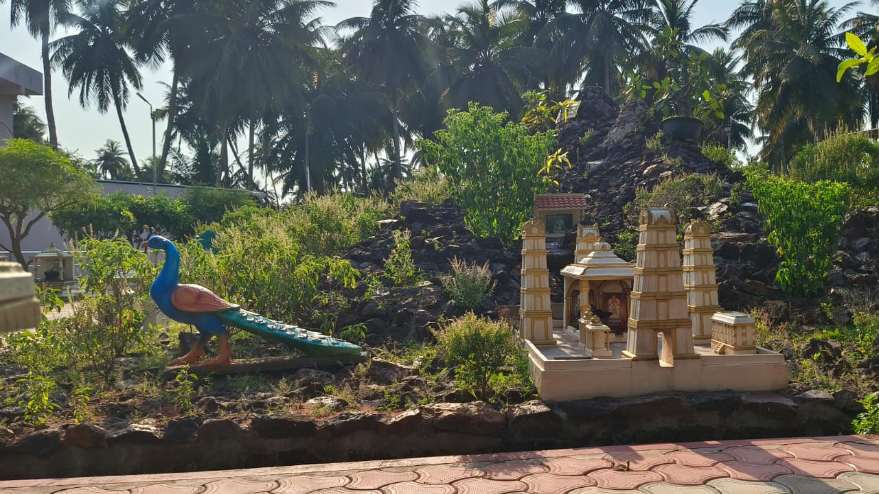 అయితే, ఎంతో చరిత్ర కలిగిన తమిళనాడు తిరువణ్ణామలైలోని ఆరుణాచల క్షేత్రం నమూనాను పోడూరు మండలం జిన్నూరు గ్రామం లో ఉన్న రమణ క్షేత్రం ప్రాంగ ణంలో తీర్చిదిద్దారు.