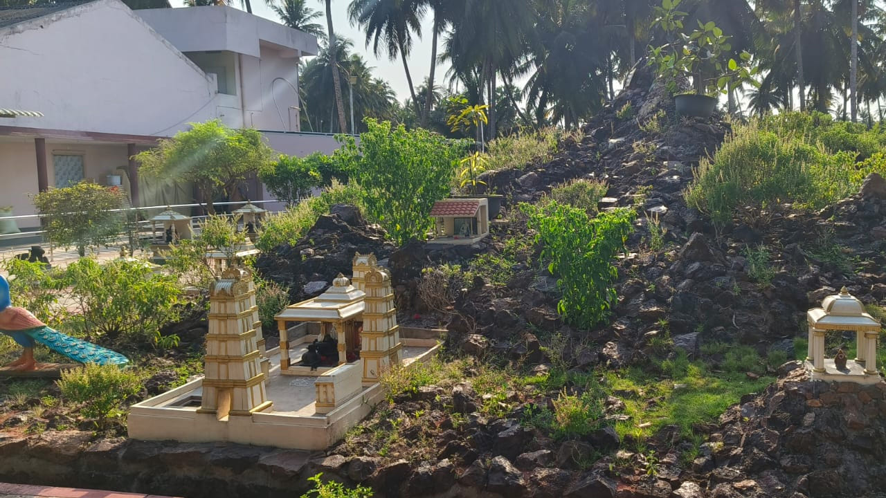 ప్రతి పౌర్ణమికి ఇక్కడ తిరువణ్ణా మలైలో మాదిరిగా ప్రత్యేక పూజలు జరుగుతాయని, చుట్టుపక్కల ప్రాంతాల నుంచి వచ్చే భక్తులు ఈ నమూనా ఆలయం ను దర్శించి గిరి ప్రదక్షిణలు చేస్తారని తెలిపారు.