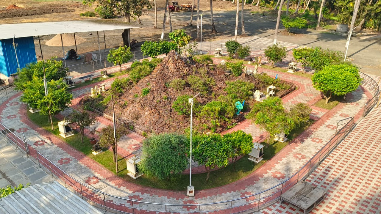 దేశంలో ప్రసిద్ధ పుణ్య క్షేత్రాల వాటి నమూనా ఆలయాలను మనం మన ఊర్లలో చూస్తూ ఉంటాం సుదూర ప్రాంతాలలో ఉన్న ప్రసిద్ధ ఆలయాలను దర్శించలేని వారు ఈ నమూనా ఆలయాలను దర్శిస్తూ తమ ఇష్ట దైవం ను కొలుస్తూ ఉంటారు.