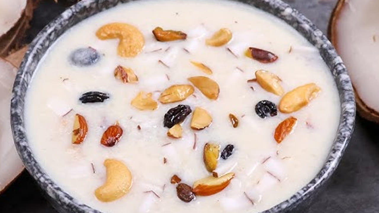 ఇది చల్లబడిన తర్వాత,  దీనిలో వేయించిన జీడిపప్పు, అర టేబుల్ స్పూన్ యాలకుల పొడి వేసి మిక్స్ అయ్యేలా కలుపుకుని స్టవ్ ఆఫ్ చేయాలి.  అంతే , టేస్టీ ఎండు కొబ్బరి పాయసం రెడీ .