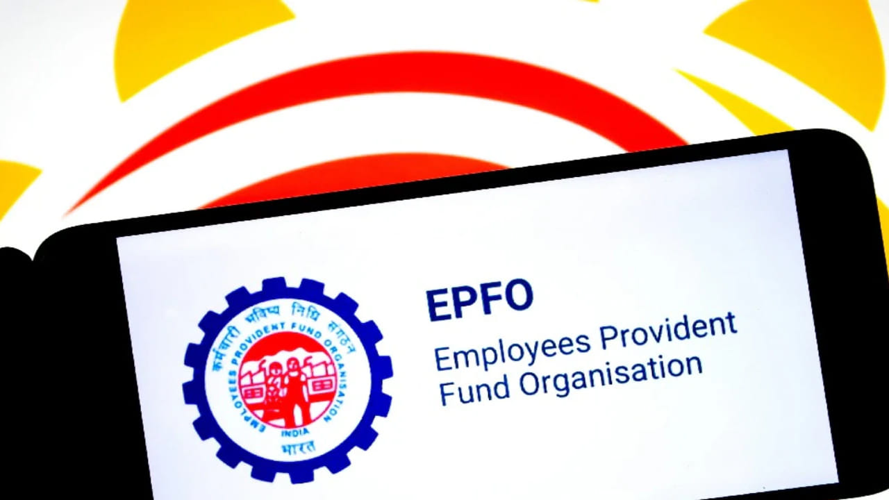 ఫిబ్రవరి 25, 2026 నాటికి సిబ్బంది లేదా యజమాని జోక్యం లేకుండా ఏడు మిలియన్లకుపైగా బదిలీ క్లెయిమ్‌లు పూర్తయ్యాయి. మనుపటి వ్యవస్థతో పోలిస్తే ఈ కొత్త మార్పులతో కంపెనీలు మారేవారికి ప్రయోజనం చేకూరనుంది. పీఎఫ్ ఖాతా బదిలీ కోసం గత లేదా ప్రస్తుత యజమాని ఆమోదం పొందాలనే నిబంధనలను తొలగించారు. కేవైసీ పూర్తి చేసుకున్నవారికి ఈ అవకాశం కల్పించారు.
