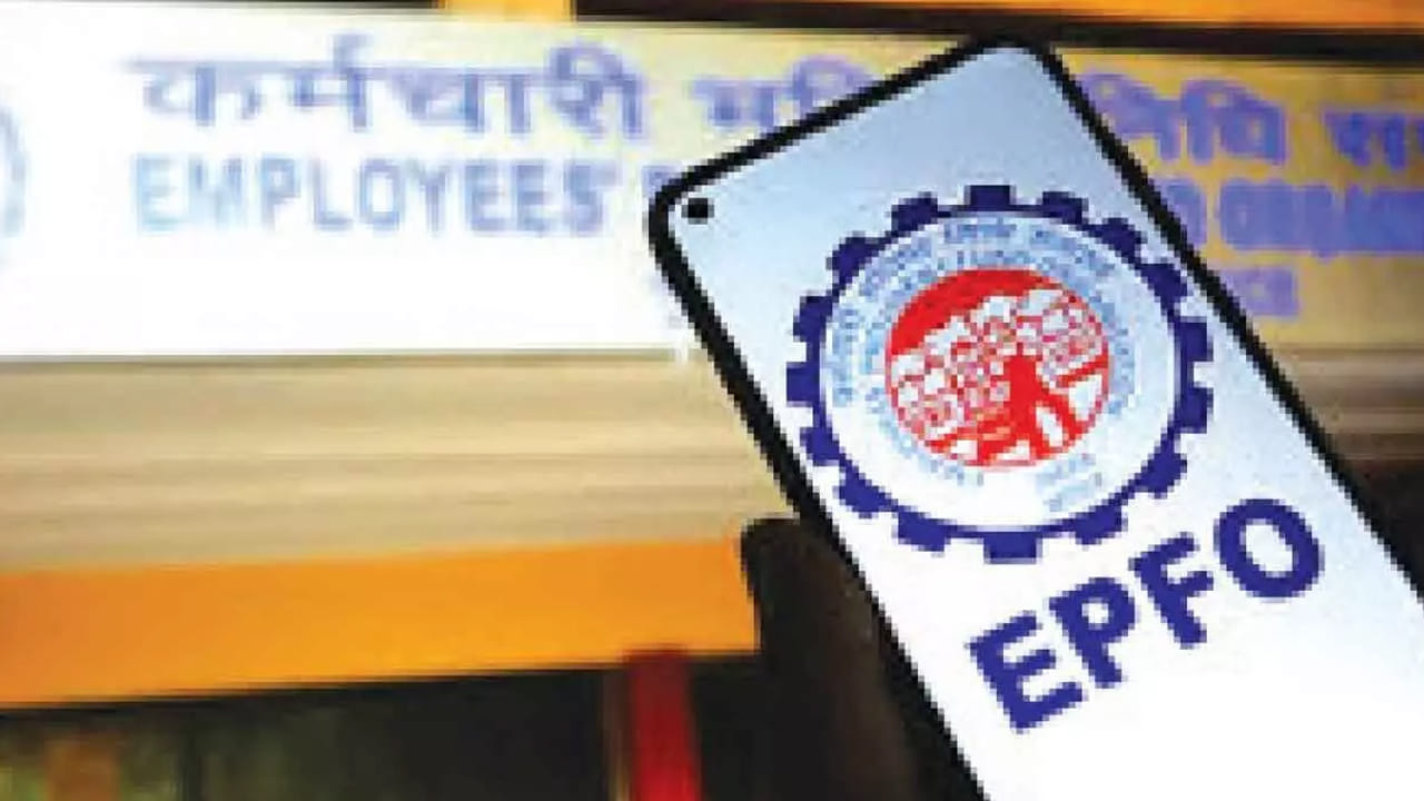 ప్రస్తుతం కనీస వేతనాలు పెరుగుతున్న క్రమంలో రూ.15 వేల నిబంధన వల్ల చాలామంది ఉద్యోగులకు పీఎఫ్ కవరేజీ లభించడం లేదు. ఇటీవల యూపీ ప్రభుత్వం ఏప్రిల్ 1వ తేదీ నుంచి కొన్ని జిల్లాల్లో నైపుణ్యం ఉన్న కార్మికులకు కనీస వేతనాలను రూ.15 వేలకుపైగా పెంచింది. ఇక హర్యానాలో నైపుణ్యం లేని కార్మికులకు బేసిక్ శాలరీని రూ.15,220కు పెంచింది.
