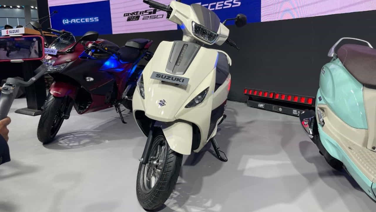 మీరు దృఢమైన బాడీ కోరుకుంటే బజాజ్ చేతక్, ఎక్కువ రేంజ్ కావాలనుకుంటే TVS iQube ST, లేదా ఫ్యామిలీ కోసం అయితే ఏథర్ రిజ్తాను ఎంచుకోవచ్చు. మీ బడ్జెట్, అవసరాలకు అనుగుణంగా సరైన నిర్ణయం తీసుకోండి.