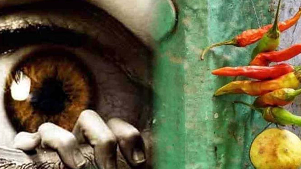 మీ జీవితంలో అనుకోకుండా ఆర్థిక సమస్యలు, అనారోగ్య సమస్యలు, ఏం చేసినా అందులో ఏవైనా ఇబ్బందులు, పనులు ఆలస్యం, ఒక పని చేయాలి అనుకునేలోపే అది కాస్త మధ్యలోనే ఆగిపోవడం, ఎప్పుడూ అనారోగ్యంతో ఆసుపత్రుల చుట్టూ తిరగడం, మానసిక అశాంతి ఉంటే తప్పకుండా ఇది నర దిష్టి ప్రభావమే అంటున్నారు పండితులు. అయితే ఇలాంటి ఇబ్బందులు ఎదురైనప్పుడు తప్పకుండా దృష్టిదోషం తగ్గించుకోవాలంట. దీని కోసం మంగళ వారం ఈ సింపుల్ చిట్కాలు పాటించాలంట.