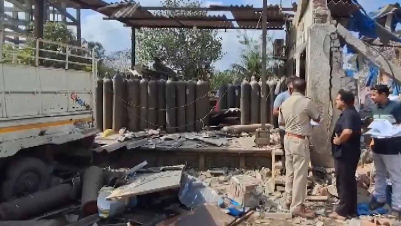 దాద్రానగర్‌ హహేలిలో భారీ పేలుడు.. నలుగురి మృతి , పలువురికి సీరియస్..!