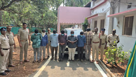 ఆలయంలో పని చేసేవాళ్లు భక్తితో మెలగాల్సిందిపోయి...