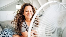 మీ ఫ్యాన్ గాలిని ఏసీలా చల్లగా మార్చుకోవాలా? 5 బెస్ట్ టిప్స్