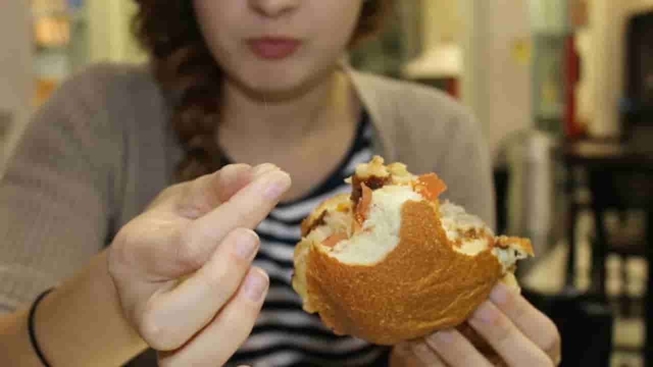 జుట్టు కడుపులోకి వెళితే ఏమవుతుందో తెలుసా? పాతకాలపు చిట్కాలు పాటించే ముందు ఈ నిజాలు తెలుసుకోండి!