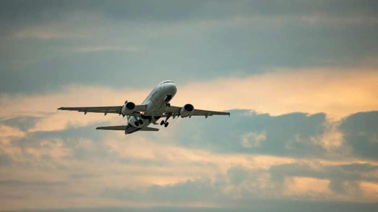 అయితే శిక్షణ విమానాలు, ప్రైవేట్ విమానాలు కిరోసిన్‌తో నడవవు. వాటికి ఏవియేషన్ పెట్రోల్‌ను వినియోగిస్తారు. అధిక ఆక్టోన్ కలిగిన గ్యాసోలిన్ ఇది. పిస్టన్ విమానాల కోసం దీనిని రూపొందించారు. ఇలా విమానాలకు ఉపయోగించే కిరోసిన్ ఆథారిత జెట్ ఇంధనం అత్యంత తక్కువ ఉష్ణోగ్రతల వద్ద కూడా గడ్డకట్టదు.