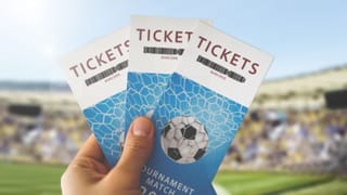 విశ్వాసం అంటే ఇది మరి.. అత్తవారింటికి వెళ్తున్న పెళ్లికూతురును వదలని పెంపుడు కుక్కలు.. వీడియో వైరల్