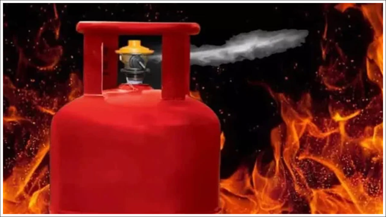 Gas Cylinders Explode: గ్యాస్ సిలిండర్ ఎందుకు పేలుతుంది? మీ ప్రాణాలను కాపాడుకునే బెస్ట్‌ టిప్స్‌ ఇవే!