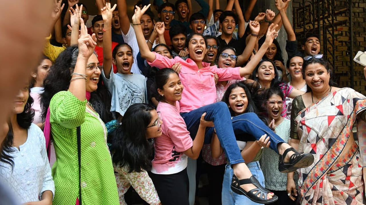 AP Inter Toppers 2026: ఏపీ ఇంటర్ ఫలితాల్లో సత్తా చాటిన అమ్మాయిలు.. టాప్‌ ర్యాంకులన్నీ వారివే