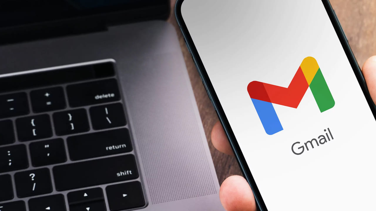 ఈ అప్డేట్ గురించి గూగుల్ సీఈవో సుందర్ పిచాయ్ ఎక్స్‌లో వెల్లలడించారు. "2004 మంచి సంవత్సరం. కానీ మీజీమెయిల్ ఐడీ అడ్రస్ దానికి పరిమితమైపోనవసరం లేదు. “v0t3f0rp3dr02004@gmail.com లేదా mrbrightside416@gmail.com లాంటి మెయిల్ ఐడీని మార్చుకోవడానికి మీ గూగుల్ ఖాతా సెట్టింగ్స్‌లోకి వెళ్లి అందుబాటులో ఉన్న ఏదైనా పేరును ఎంచుకోండి" అంటూ ఆయన పేర్కొన్నారు.
