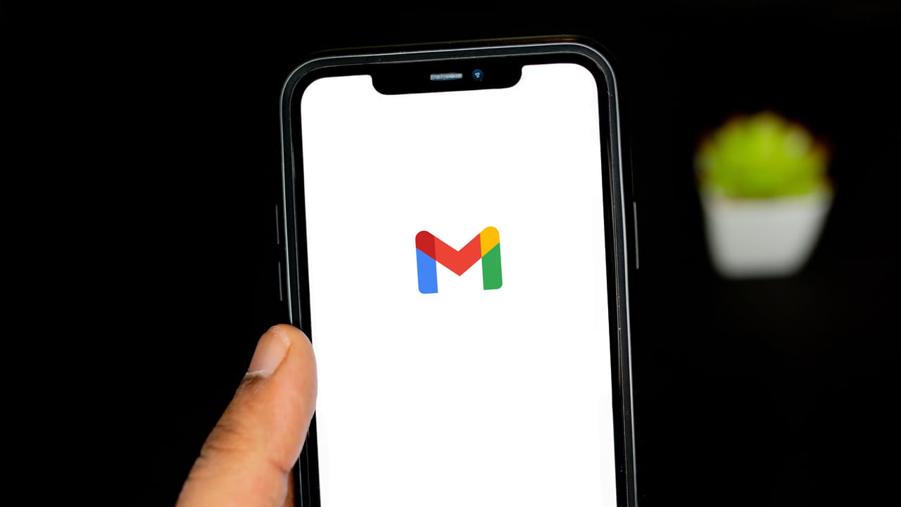 ఇక ఏఐ ఇన్‌బాక్స్‌లో ఉండే తప్పక తెలుసుకోవాల్సిన అంశాలు అనే విభాగంలో ప్రయాణ బుకింగ్స్, రెస్టారెంట్ రిజర్వేషన్ వంటి తాజా సమాచారం ఒకేచోట ఉంటుంది. ప్రస్తుతం యూఎస్‌లో ఎంపిక చేసిన కొంతమంది వినియోగదారులకు ఇది వర్క్ అవుతుంది. రానున్న కాలంలో అందరికీ అందుబాటులోకి రానుంది.