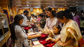 బంగారం ధరలు భారీగా పెరిగాయ్.. ఒకేసారి ఎంతంటే..?