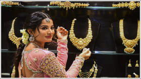 పసిడి ప్రియులకు పండగే పండగా.. మళ్లీ తగ్గిన బంగారం, వెండి