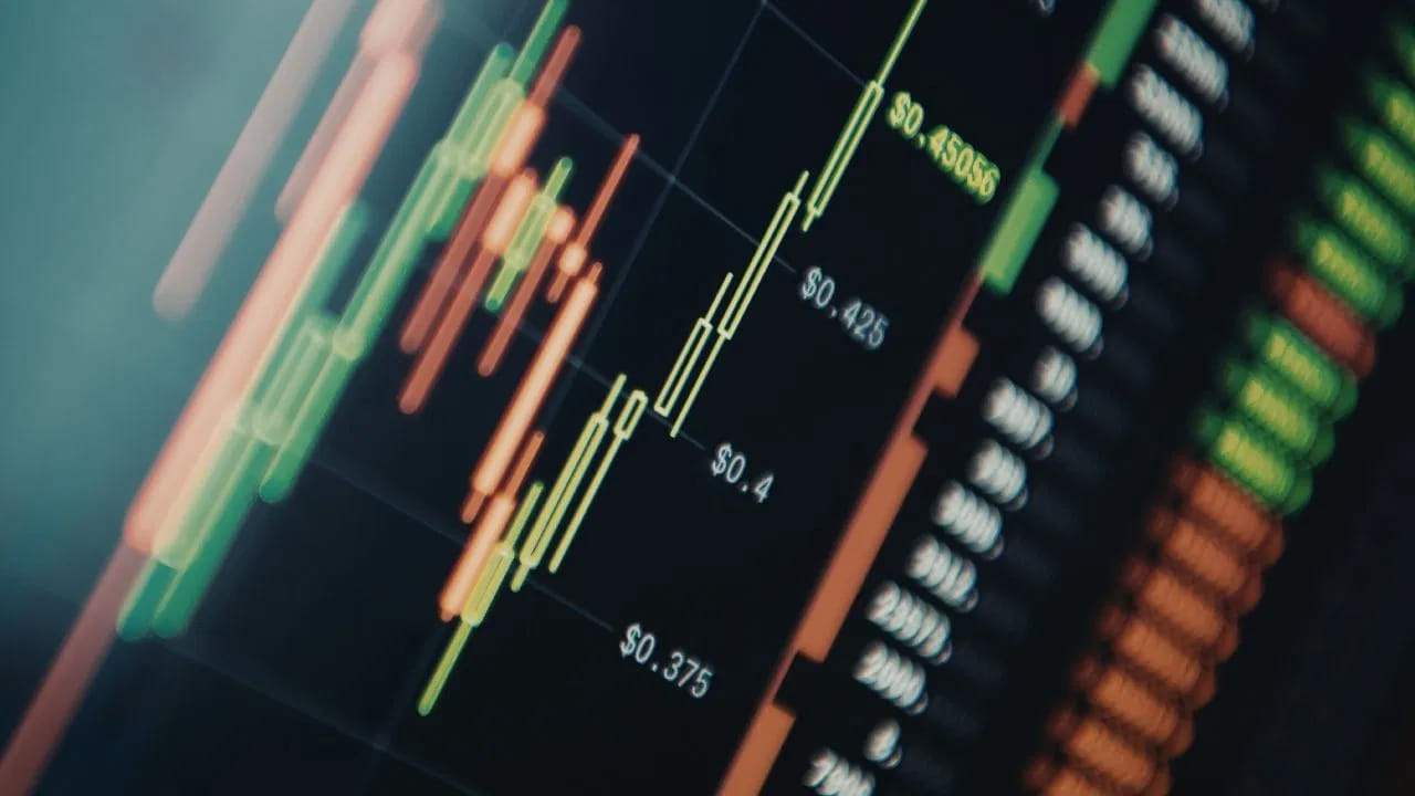  రేసులో వెనుకబడిన టాటా స్టీల్, BEL: టాటా స్టీల్, భారత్ ఎలక్ట్రానిక్స్ లిమిటెడ్ (BEL) వంటి కంపెనీలు కూడా మంచి ఫలితాలను సాధించినప్పటికీ, అవి బంగారం ఇచ్చిన 62% రిటర్న్స్‌ను మాత్రం దాటలేకపోయాయి. దీంతో గత ఏడాదికి గోల్డ్ 'విన్నర్'గా నిలిచింది.