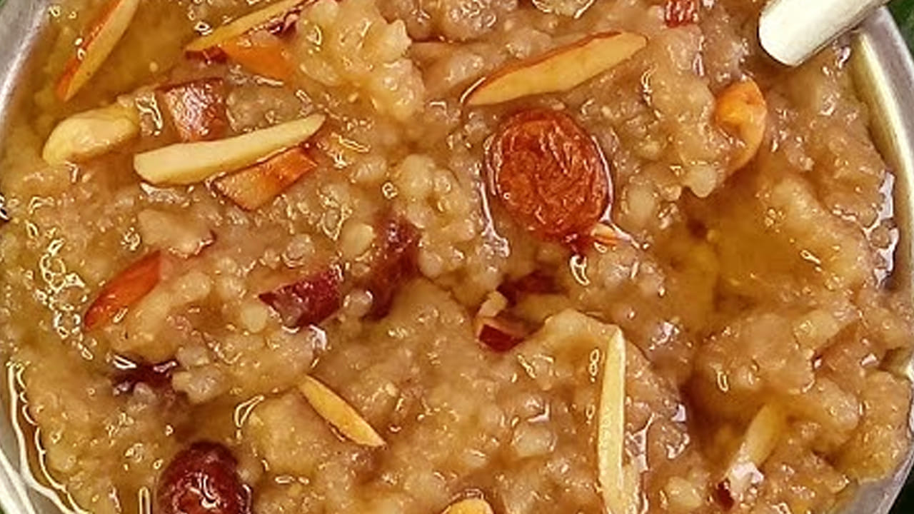  బెల్లం గుడాన్నానికి  కావాల్సిన పదార్దాలు : ఒక కప్పు బియ్యం, రెండు కప్పుల బెల్లం, రెండు కప్పుల నీరు, అర కప్పు పాలు, రెండు టేబుల్ స్పూన్స్ నెయ్యి, ఒక టేబుల్ స్పూన్ యాలకుల పొడి,  నాలుగు జీడిపప్పు, మూడు కిస్మిస్ లు తీసుకోవాలి ఇంకా రుచి కోసం దీనిలో ఉప్పు కూడా వేసుకోవాలి. 
