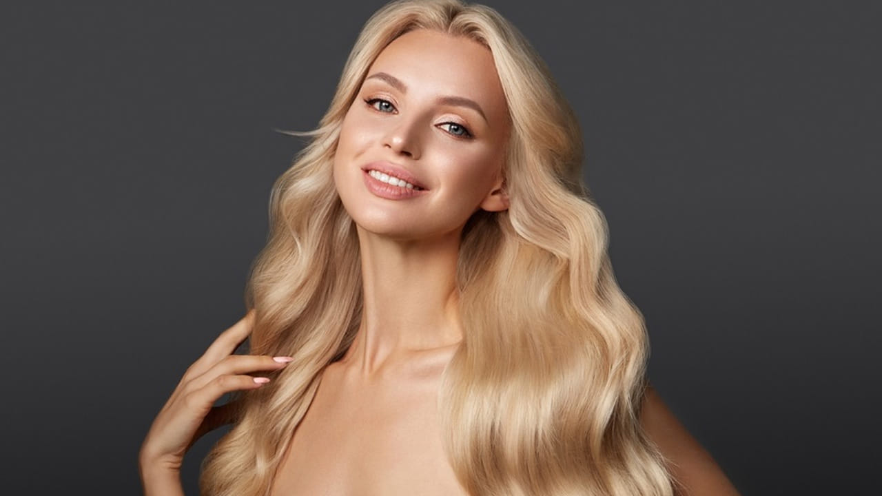 గోధుమ రంగు జుట్టు ఉన్నవారు చాలా తెలివైన వారు, చురుకు అయిన వారంట. వీరు ఏ పని చేసినా చాలా ఉత్సాంగా చేస్తారు. అంతే కాకుండా, గోధుమ రంగు జుట్టు ఉన్నవారు ఇతరులతో చాలా త్వరగా కలిసిపోవడమే కాకుండా, చాలా సరదాగా, ఆనందంగా గడుపుతారంట. వీరు చాలా తెలివైనవారని చెబుతున్నారు నిపుణులు.