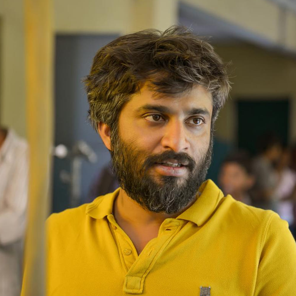 అద్భుతమైన సమతుల్యతతో డైలాగులను చెప్పగలిగే అతి తక్కువ మంది హీరోలలో జూనియర్ ఎన్టీఆర్ ఒకరని ప్రశంసించారు. వేటూరి కూడా జూనియర్ ఎన్టీఆర్ ఫోనెటిక్స్ బాగా పలుకుతాడని చెప్పేవారని గుర్తు చేసుకున్నారు. తనకు జూనియర్ ఎన్టీఆర్ తో చేయాలనిపించిన కథలు, ఆలోచనలు చాలా ఉన్నాయని, అయితే అవి కేవలం ఆలోచనల దశలోనే ఉన్నాయని, పూర్తి స్క్రిప్ట్ గా మారలేదని హను రాఘవపూడి వెల్లడించారు. ప్రస్తుతానికి వాటిని ఇంకా ఆలోచించలేదని పేర్కొన్నారు. 